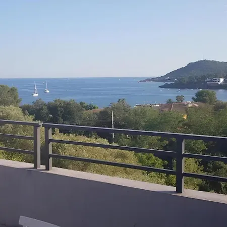 Architect-designed Villa, Overlooking Agay Bay *