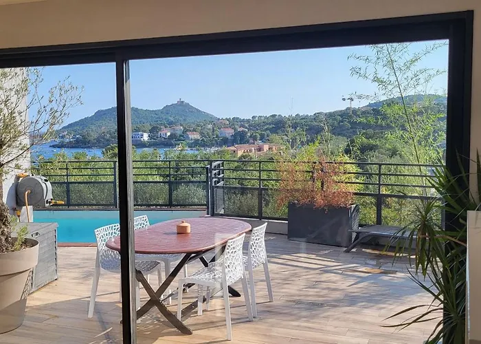 Architect-designed Villa, Overlooking Agay Bay Daire *
